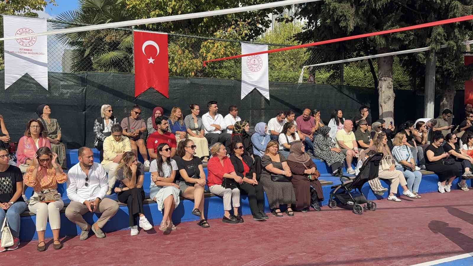 İstanbul’da ilk ders zili çaldı
