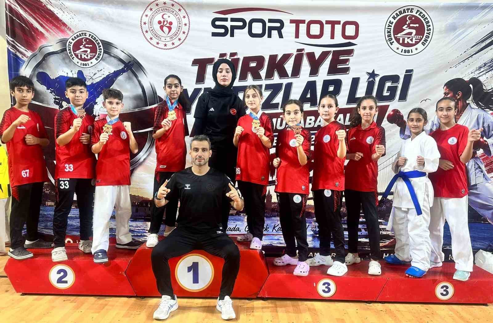 Körfezli karateciler kürsüye ambargo koydu
