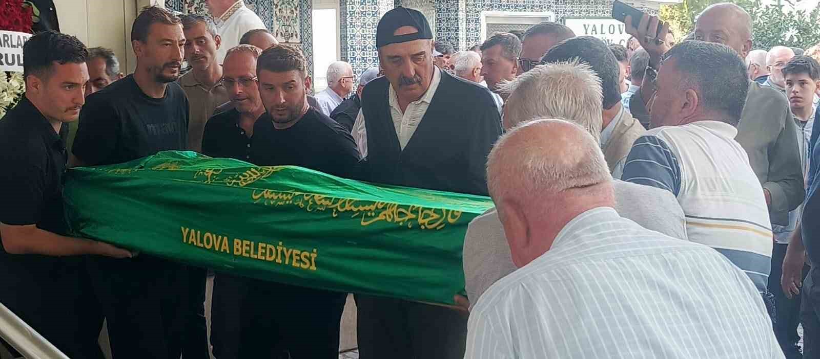 İznik Gölü’nde hayatını kaybeden öğretmen Yalova’da toprağa verildi