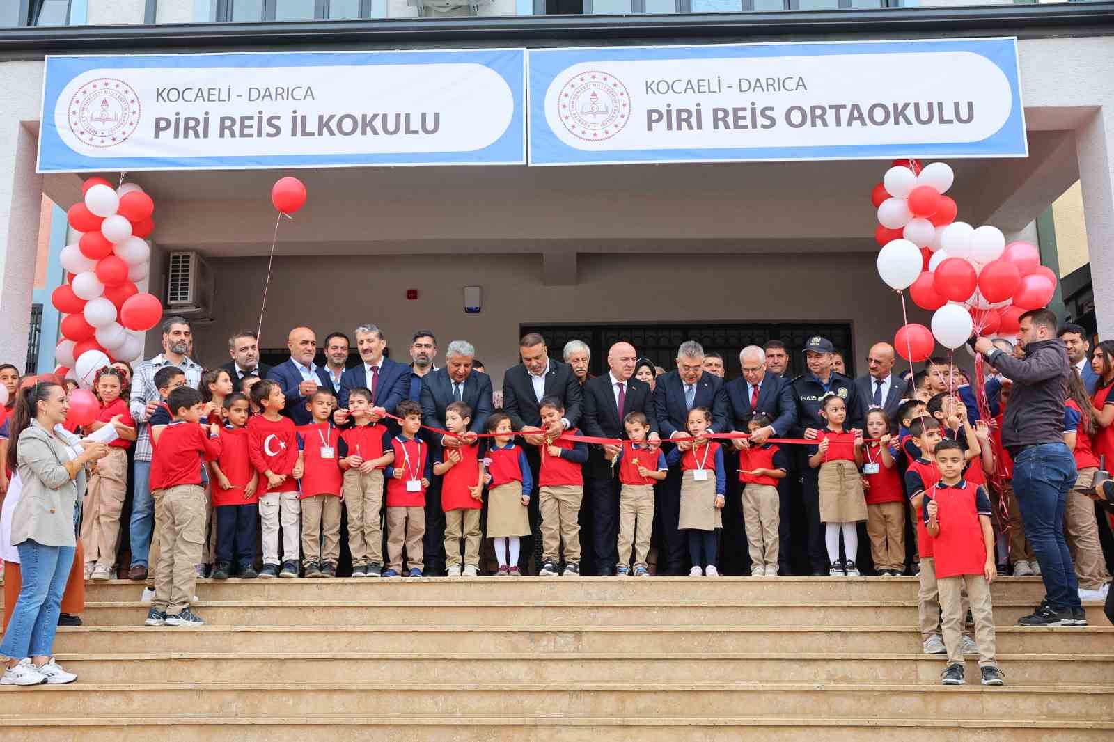 Darıca’da yeni okul coşkusu
