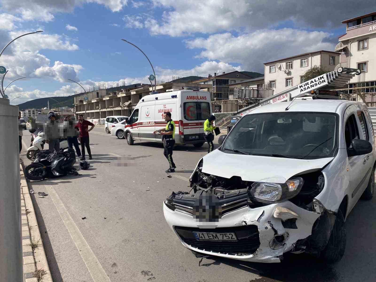 Hafif ticari araç ile çarpışan motosikletli ağır yaralandı