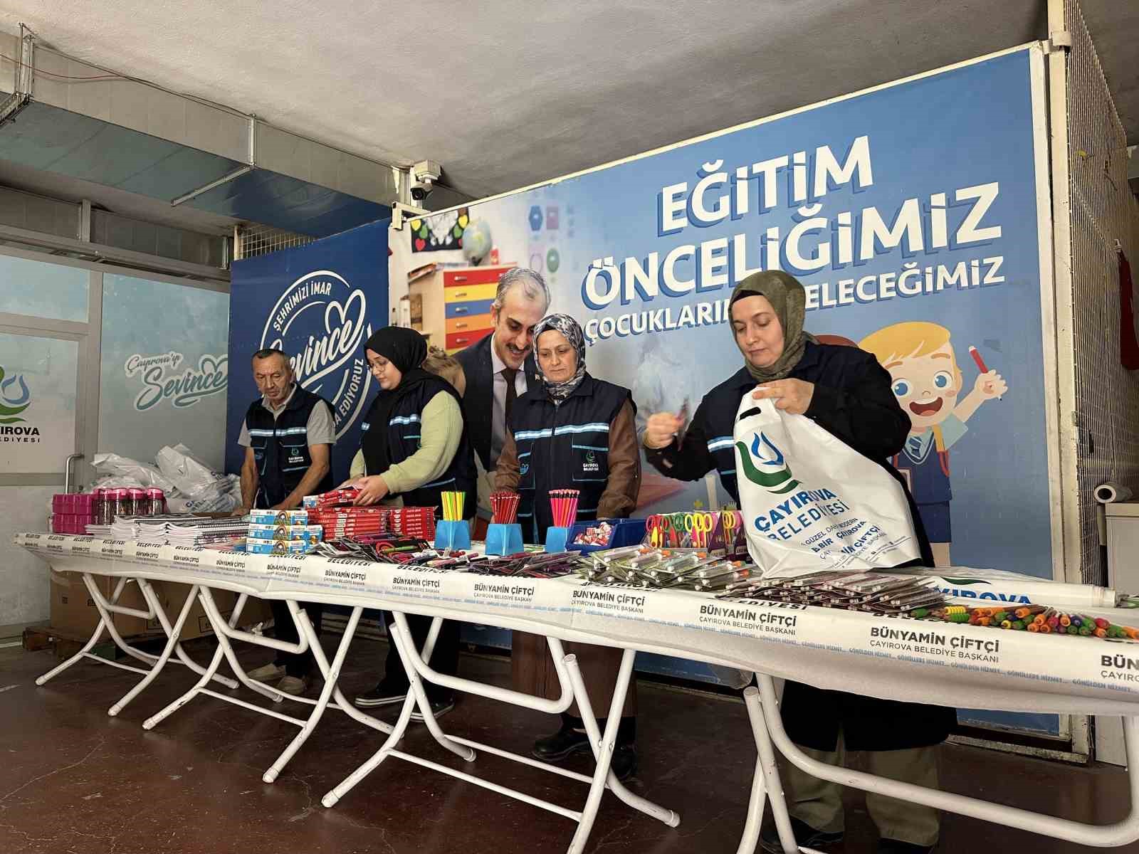 Çayırova’da öğrencilere kırtasiye desteği