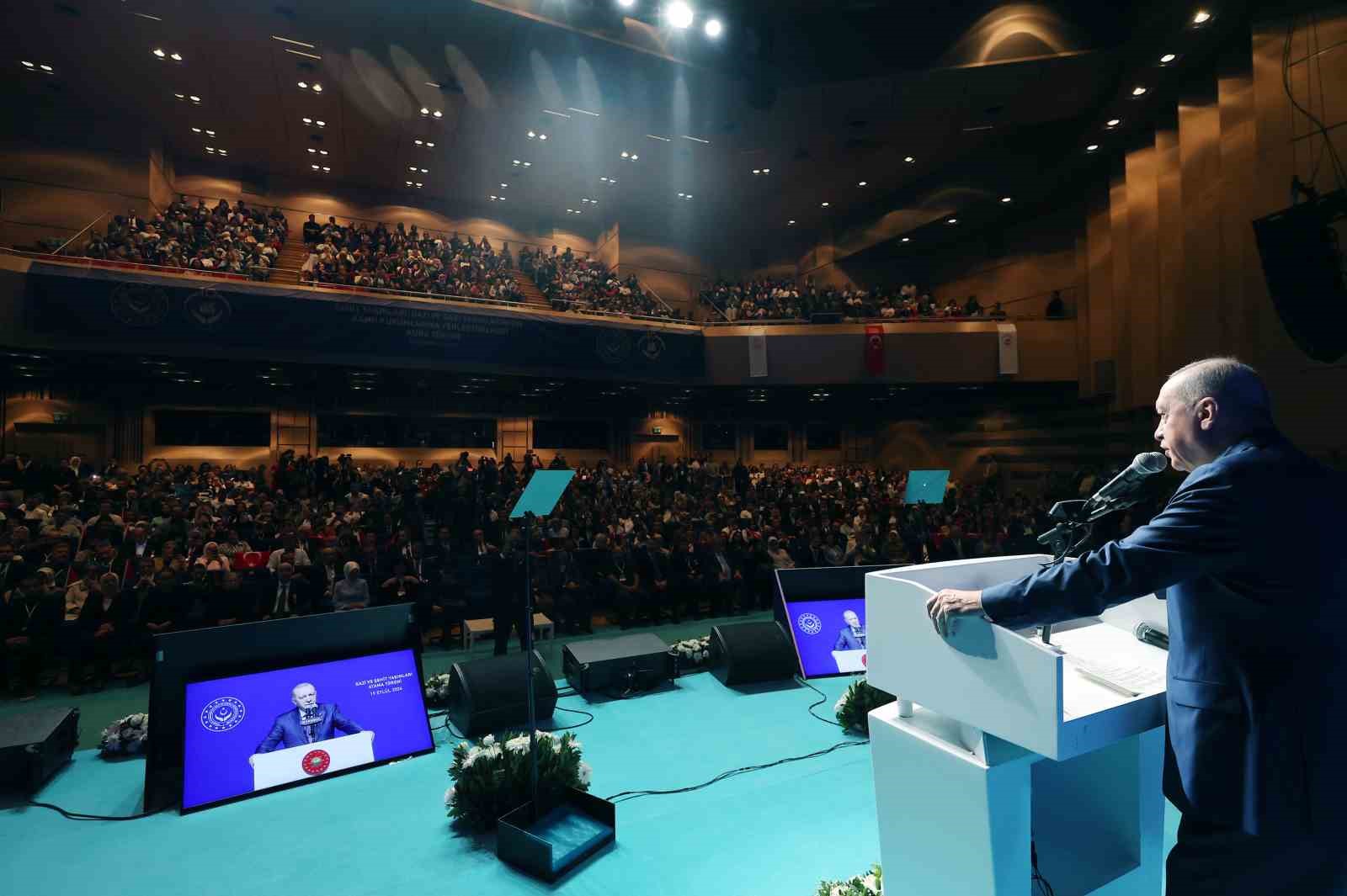 Cumhurbaşkanı Erdoğan: "Terörsüz Türkiye sürecini bir devlet projesi olarak yürütüyoruz"
