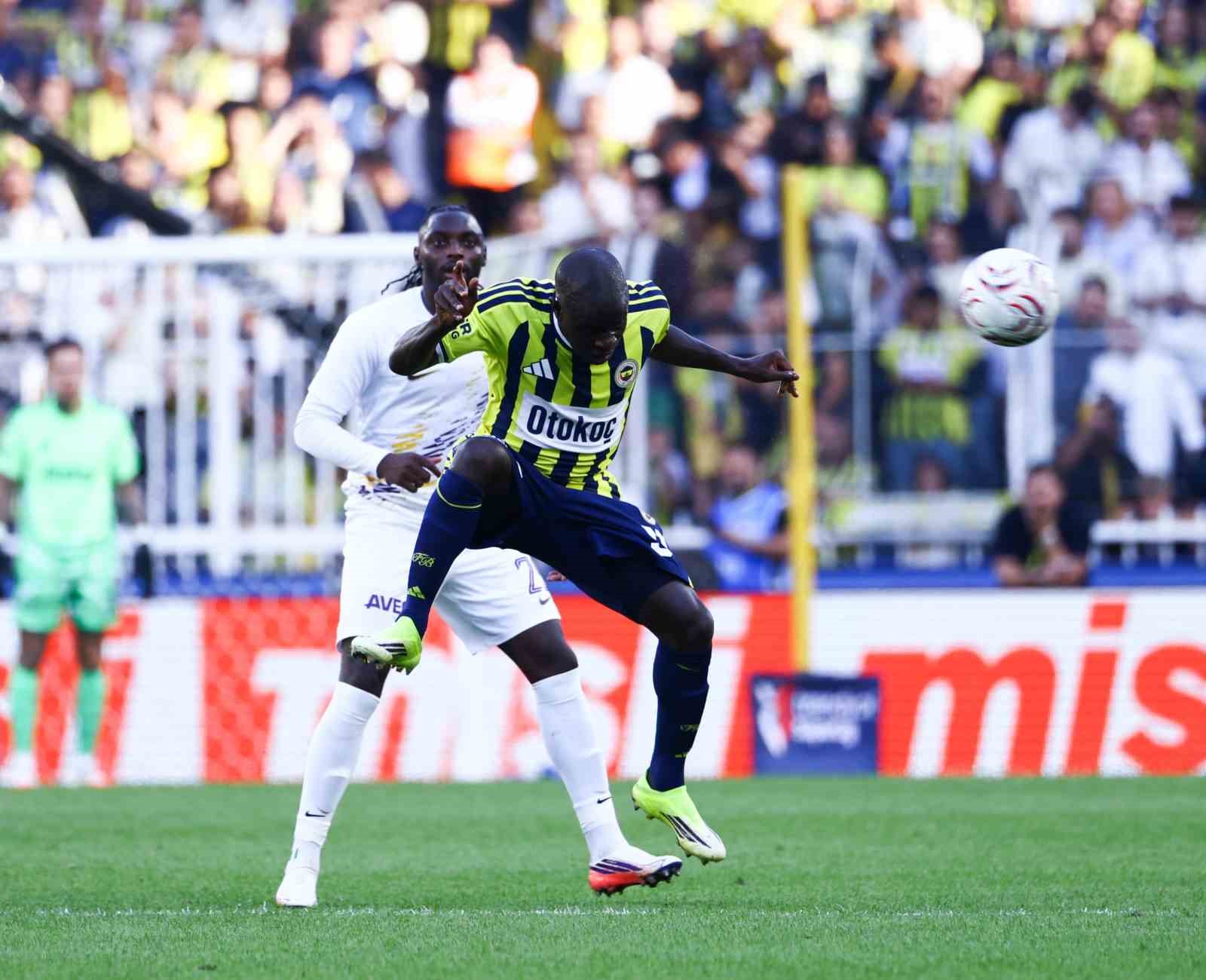 Trendyol Süper Lig: Fenerbahçe: 5 - Eyüpspor: 0 (İlk yarı)