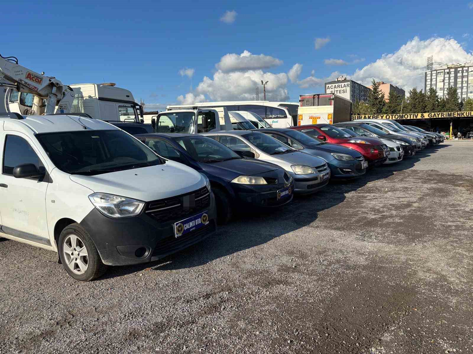 İstanbul’da 3 ilçede oto hırsızlığı yapan şüpheliler yakalandı
