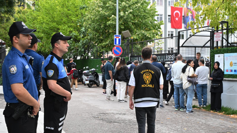 Kocaeli’de okul çevreleri ve servis araçları denetlendi
