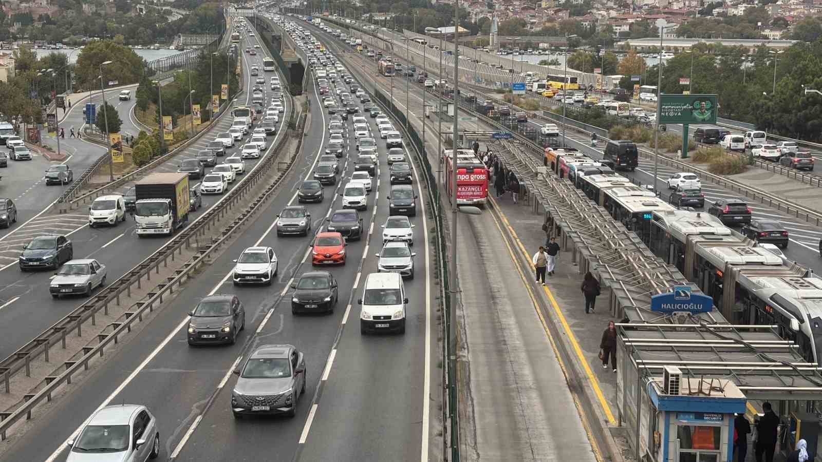 Megakent güne trafikle uyandı: Trafik yoğunluğu yüzde 71’e ulaştı