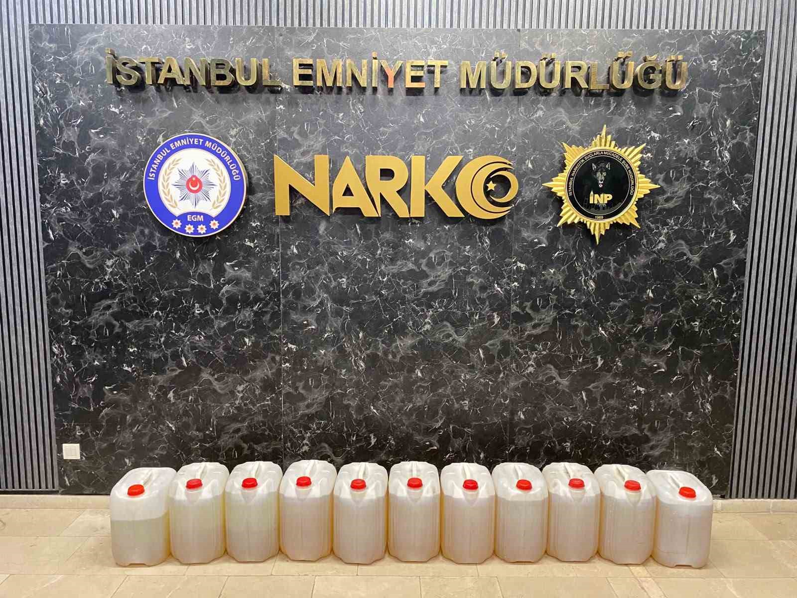İstanbul’da tırın yakıt deposunda 224 kilo sıvı metamfetamin ele geçirildi
