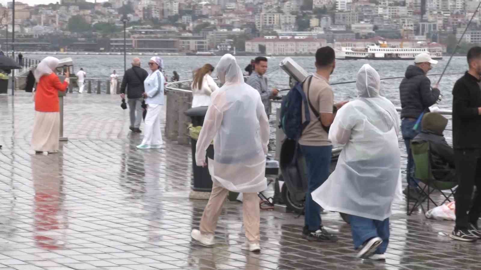 İstanbul’da beklenen yağış Anadolu Yakası’nda etkili oldu
