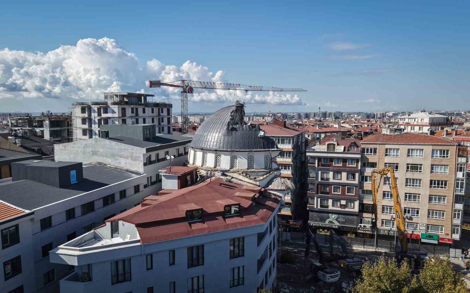 Bahçelievler’de Yayla Camii’nin yıkımı kubbesinin sağlamlığı nedeniyle uzadı
