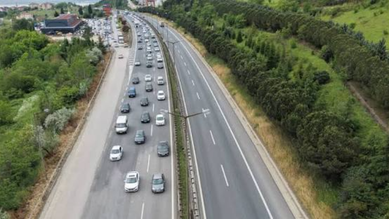 TEM'in İstanbul istikameti yeniden ulaşıma açıldı
