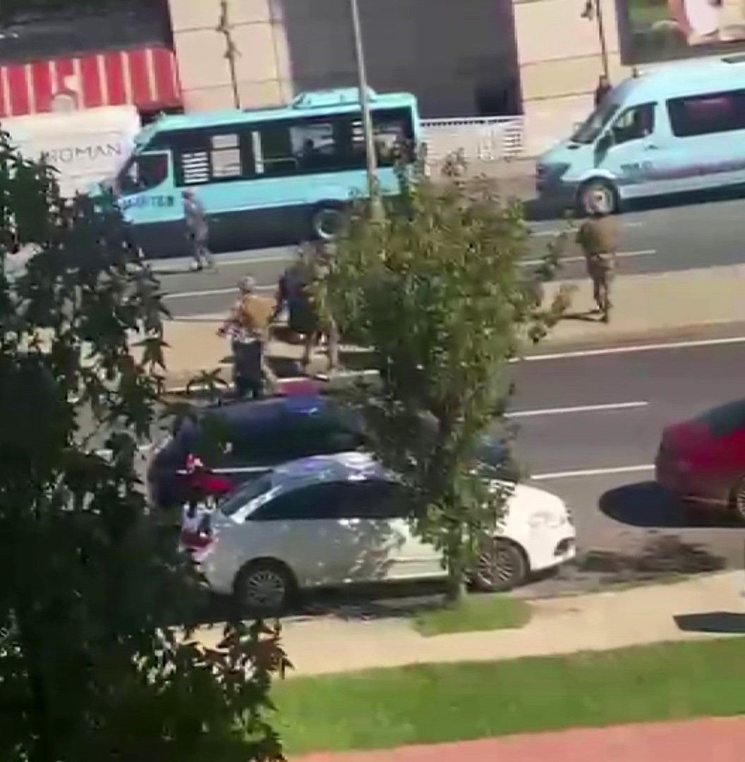 Pendik’te cadde üzerinde bıçakla dolaşan şahıs etkisiz hale getirildi
