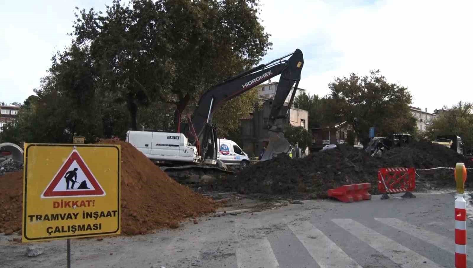 İSKİ’nin alt yapı çalışması sırasında doğalgaz borusu delindi, vatandaşlar büyük panik yaşadı
