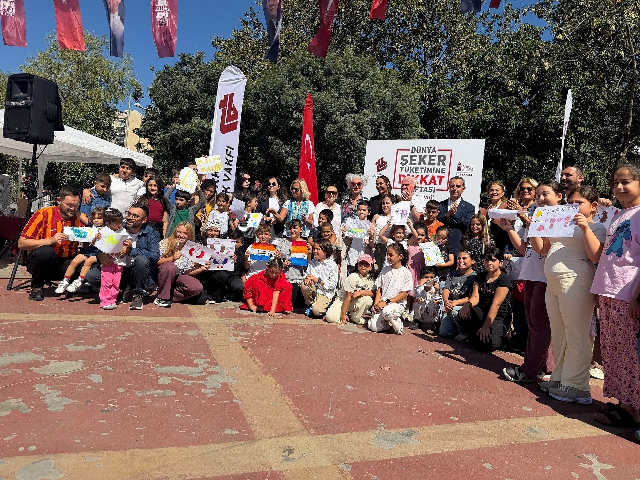 Çocuklara üç altın tavsiye: Sağlıklı beslen, su iç, hareket et
