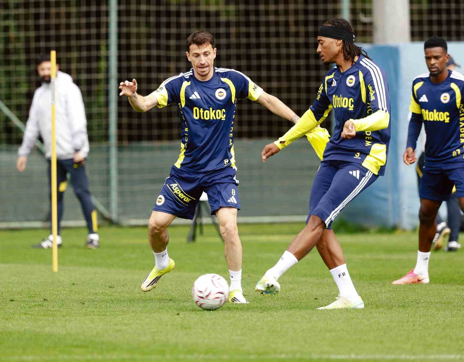 Fenerbahçe hazırlıklarını sürdürdü
