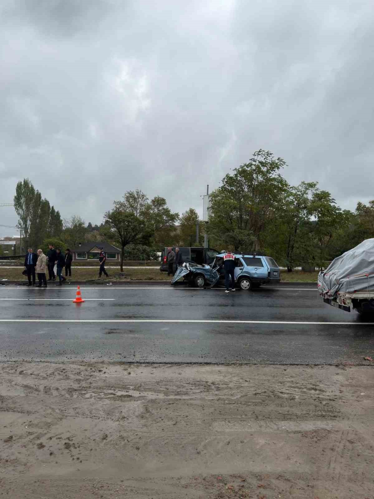 Yalova’da otomobil minibüsle çarpıştı: 1 ölü
