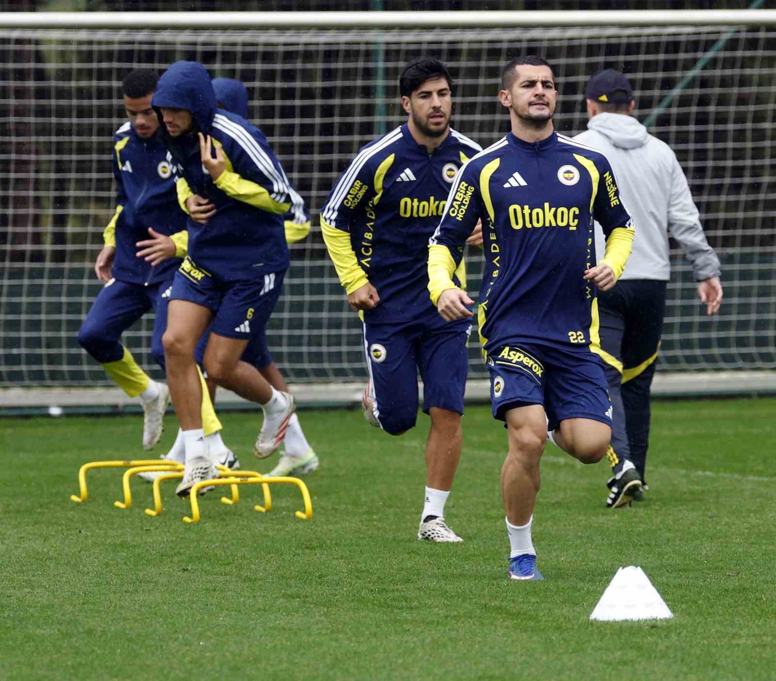Fenerbahçe günü çift antrenmanla tamamladı
