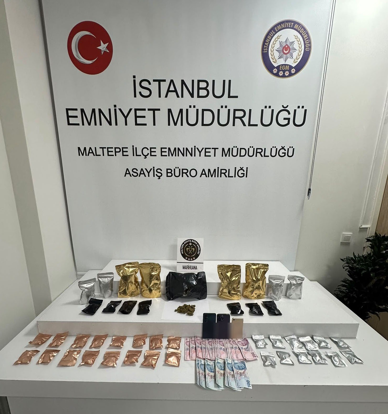 Maltepe’de zula araç operasyonu: 770 gram uyuşturucu ve nakit para ele geçirildi
