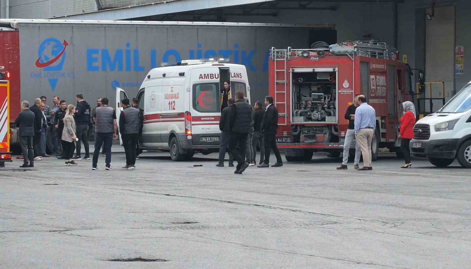 Esenyurt’ta feci olay: İki tır arasında kalan işçi öldü
