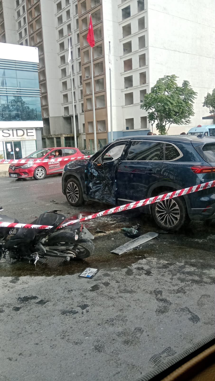 Esenyurt’ta motosiklet ile otomobil çarpıştı: 19 yaşındaki sürücü hayatını kaybetti
