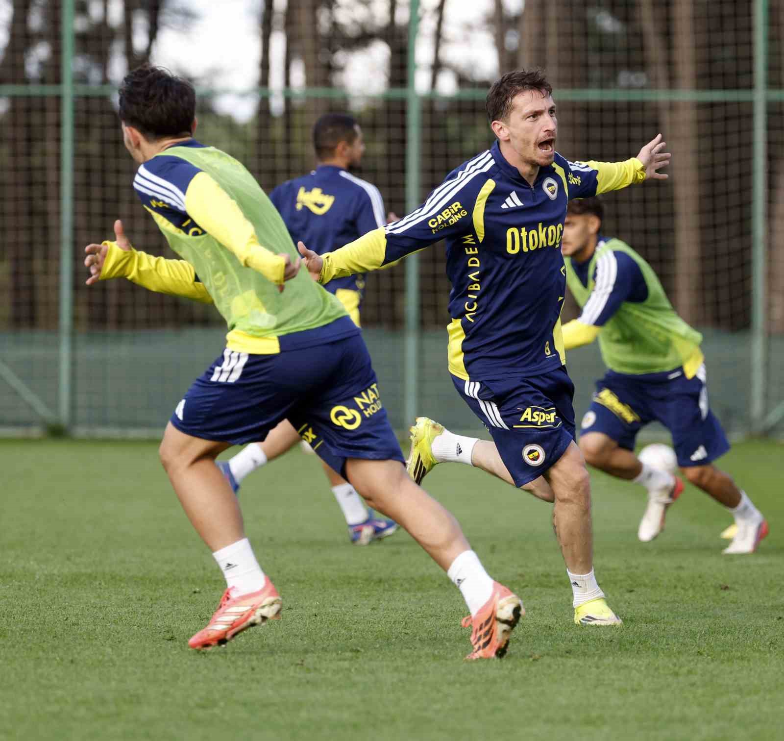 Fenerbahçe, Çaykur Rizespor maçı hazırlıklarını sürdürdü
