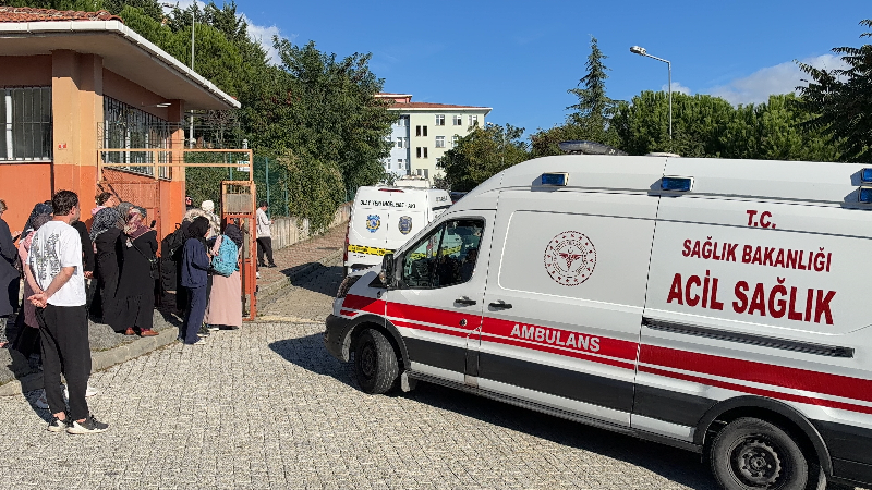 Ortaokulda öğrenciler arasında çıkan kavgada 5 öğrenci yaralandı