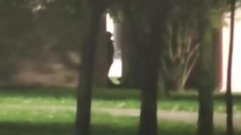 Parkta uygunsuz halde yakalandılar!