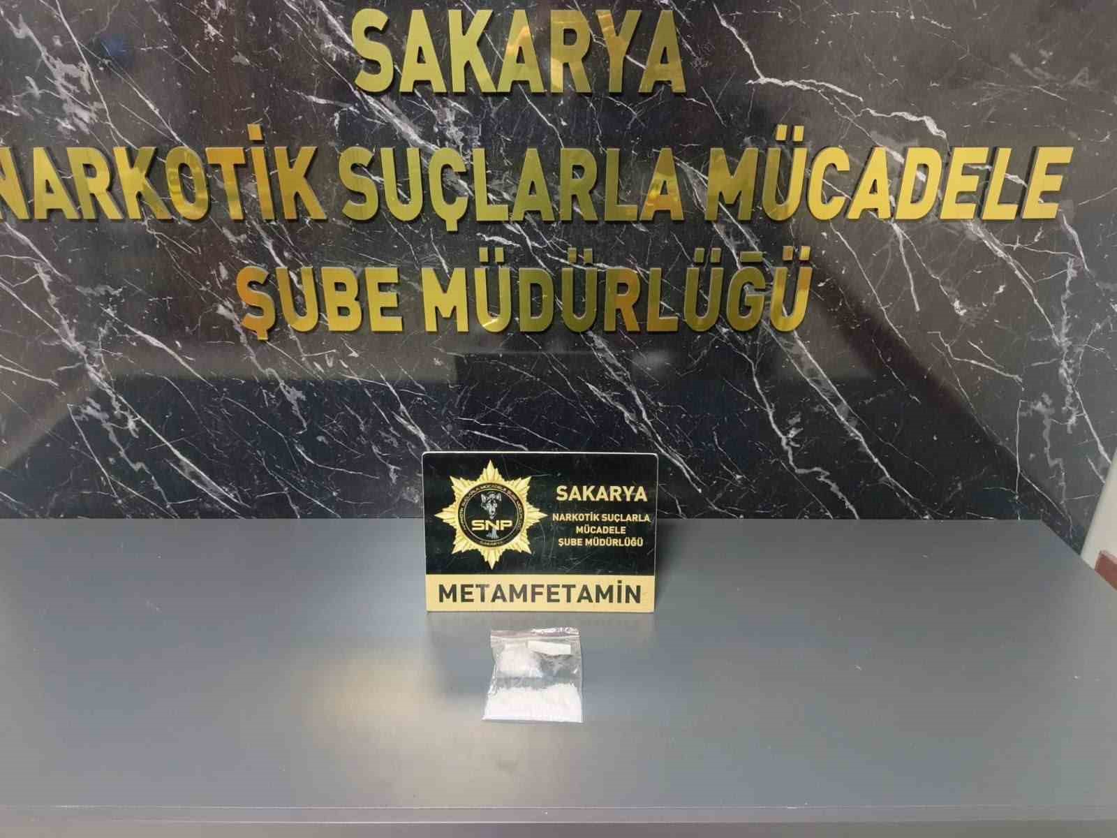 İstanbul’dan Sakarya’ya uyuşturucu sevkiyatı engellendi: 2 tutuklama
