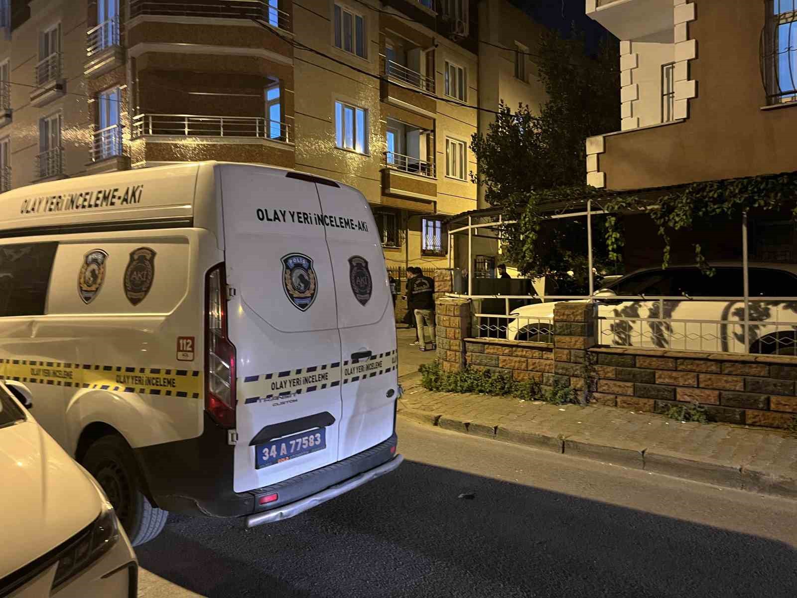 Küçükçekmece’de sokak ortasında silahlı saldırı: 1 ağır yaralı
