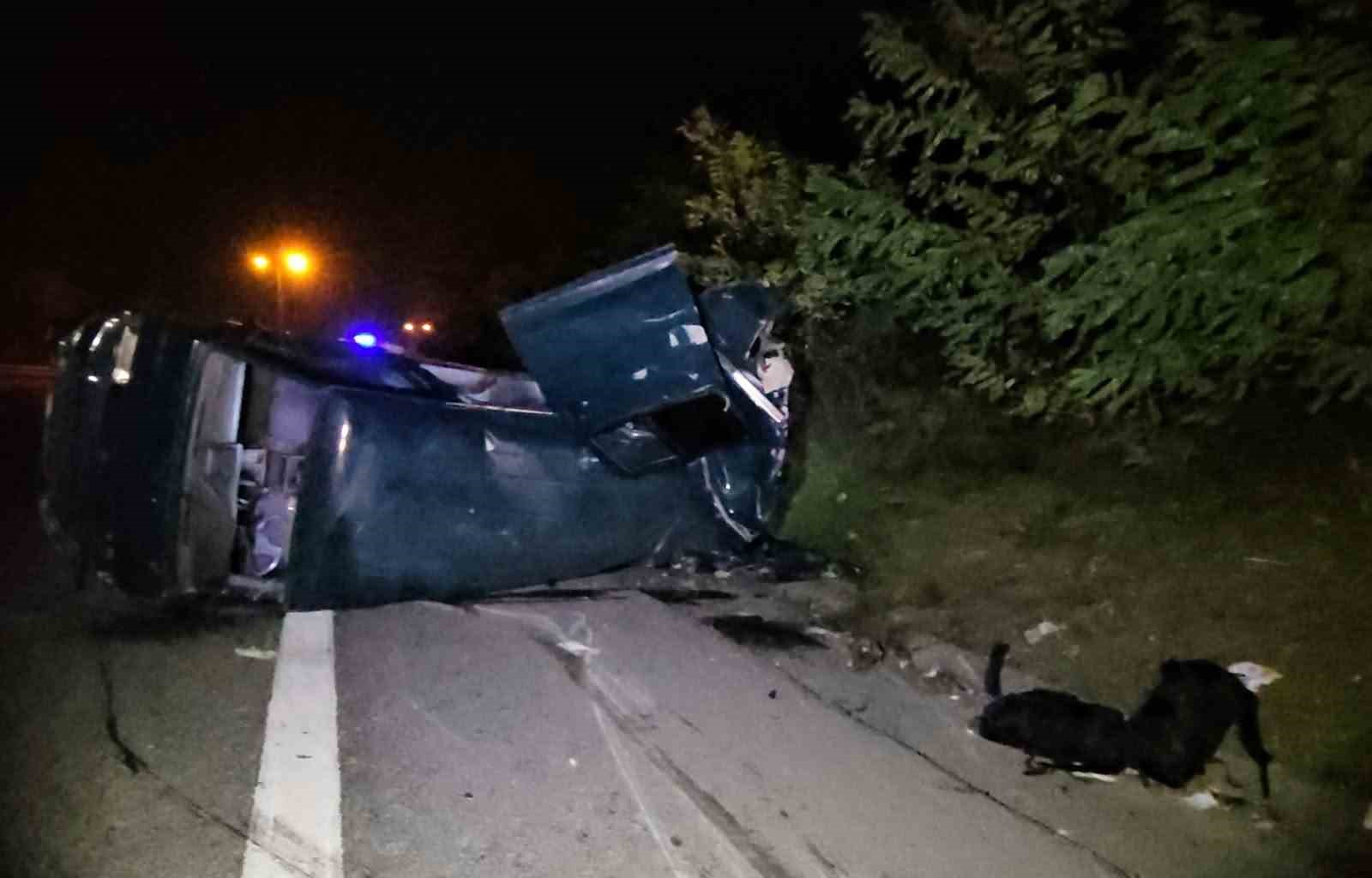 Aracıyla takla atıp sağ çıktı, hasara bakmak isterken canından oldu