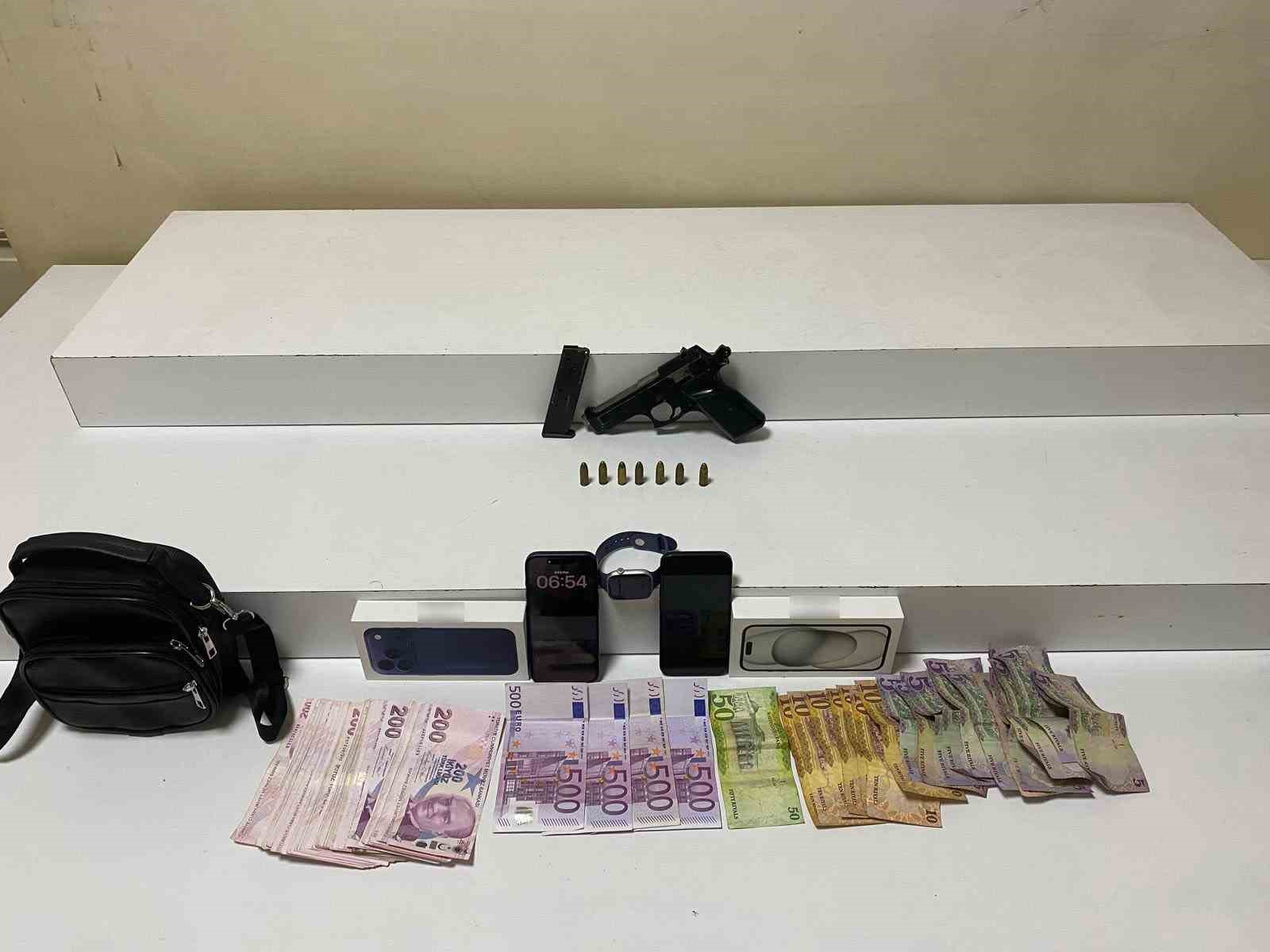 Beyoğlu’nda camide para dolu çantayı çalan şüpheli tutuklandı
