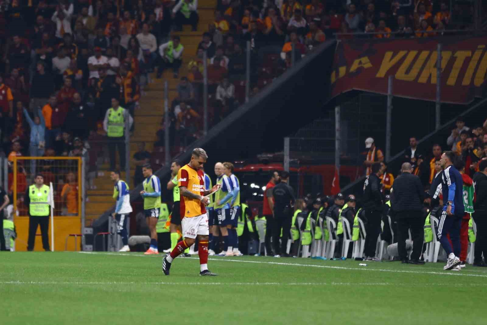 Galatasaray’da Lucas Torreira kırmızı kart gördü
