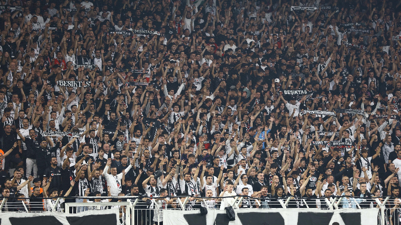 Futbolcuya pet bardak atan şüpheli hakimliğe sevk edildi