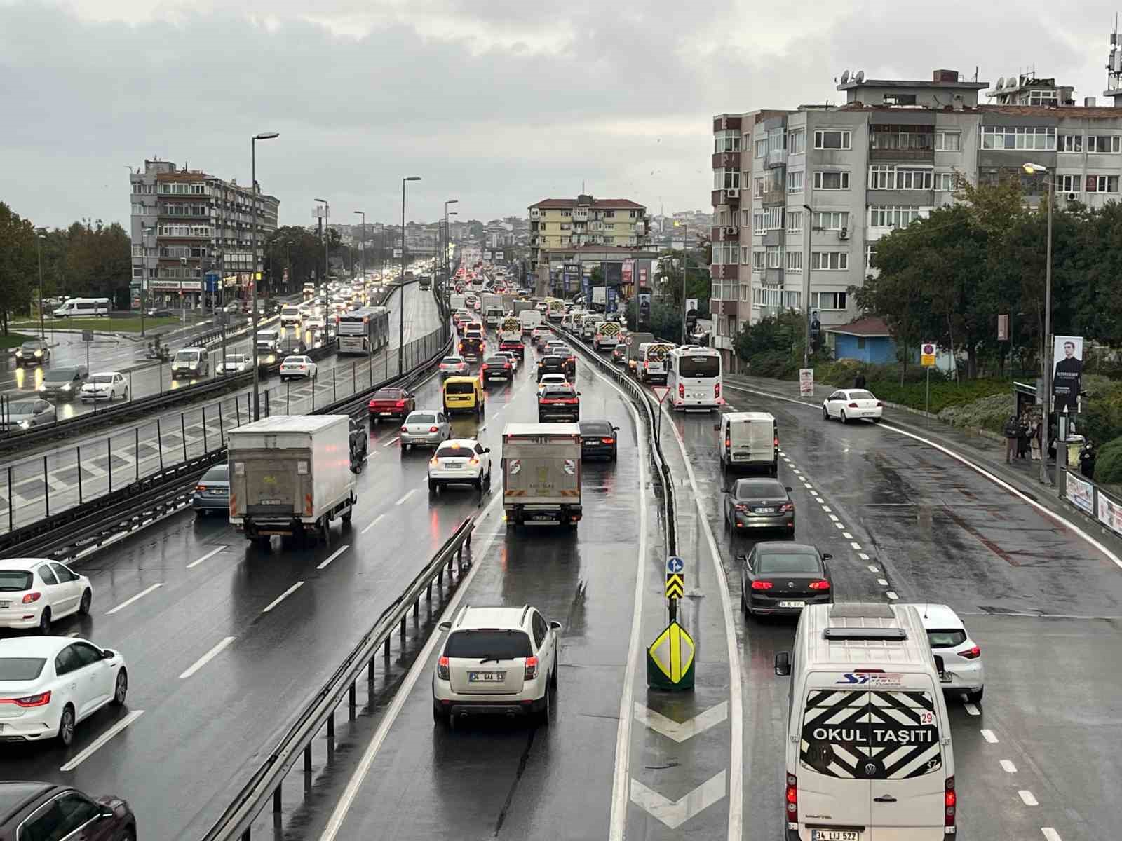 İstanbul’da trafik yoğunluğu yüzde 89’a ulaştı