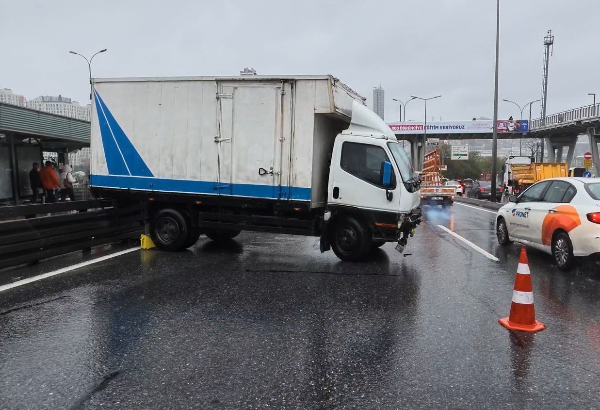 E-5’te trafiği kilitleyen kaza
