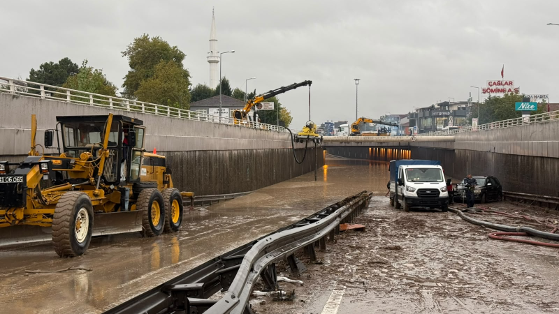 Gölcük yolu her iki istikamette de ulaşıma kapatıldı