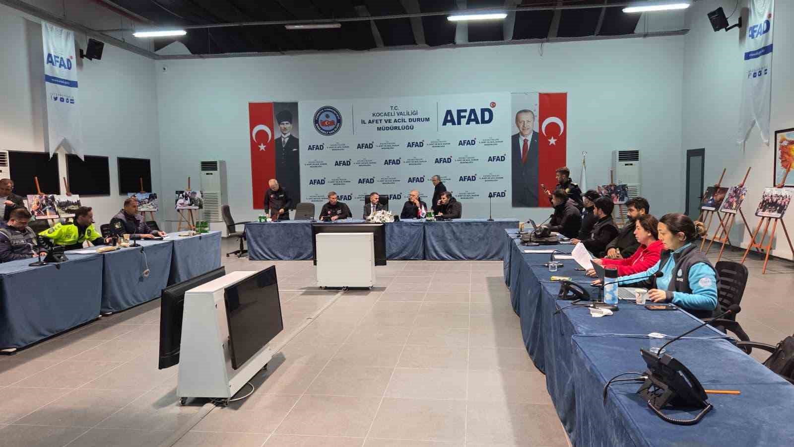 Kocaeli’de sağanak nedeniyle kriz merkezinde toplantı yapıldı