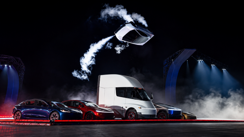 Tesla’nın uçan otomobili tanıtıldı!