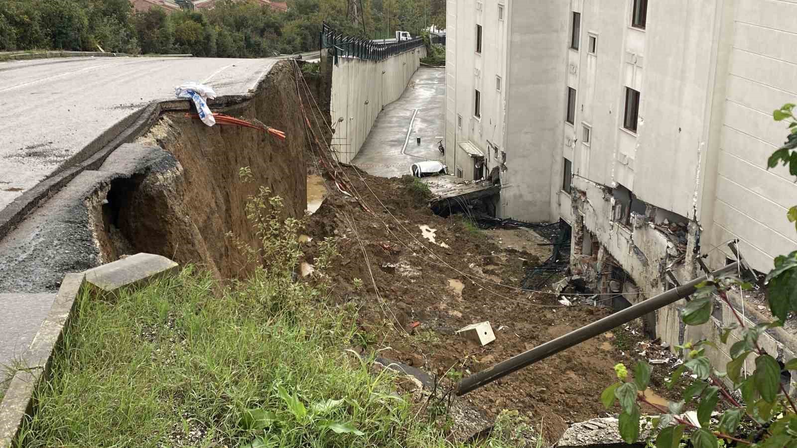 İstinat duvarı çöktü: "Deprem mi oldu diye düşündük"