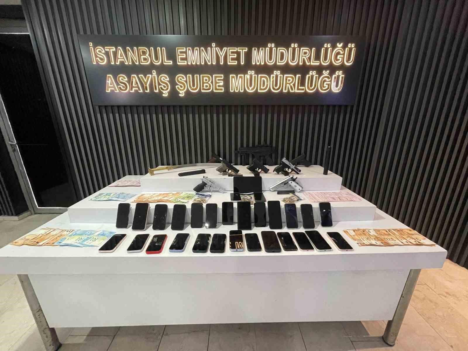 Sahte kimlikle estetik operasyonu olmak istedi kırmızı bültenle arandığı ortaya çıktı: 8 şüpheli adliyeye sevk edildi
