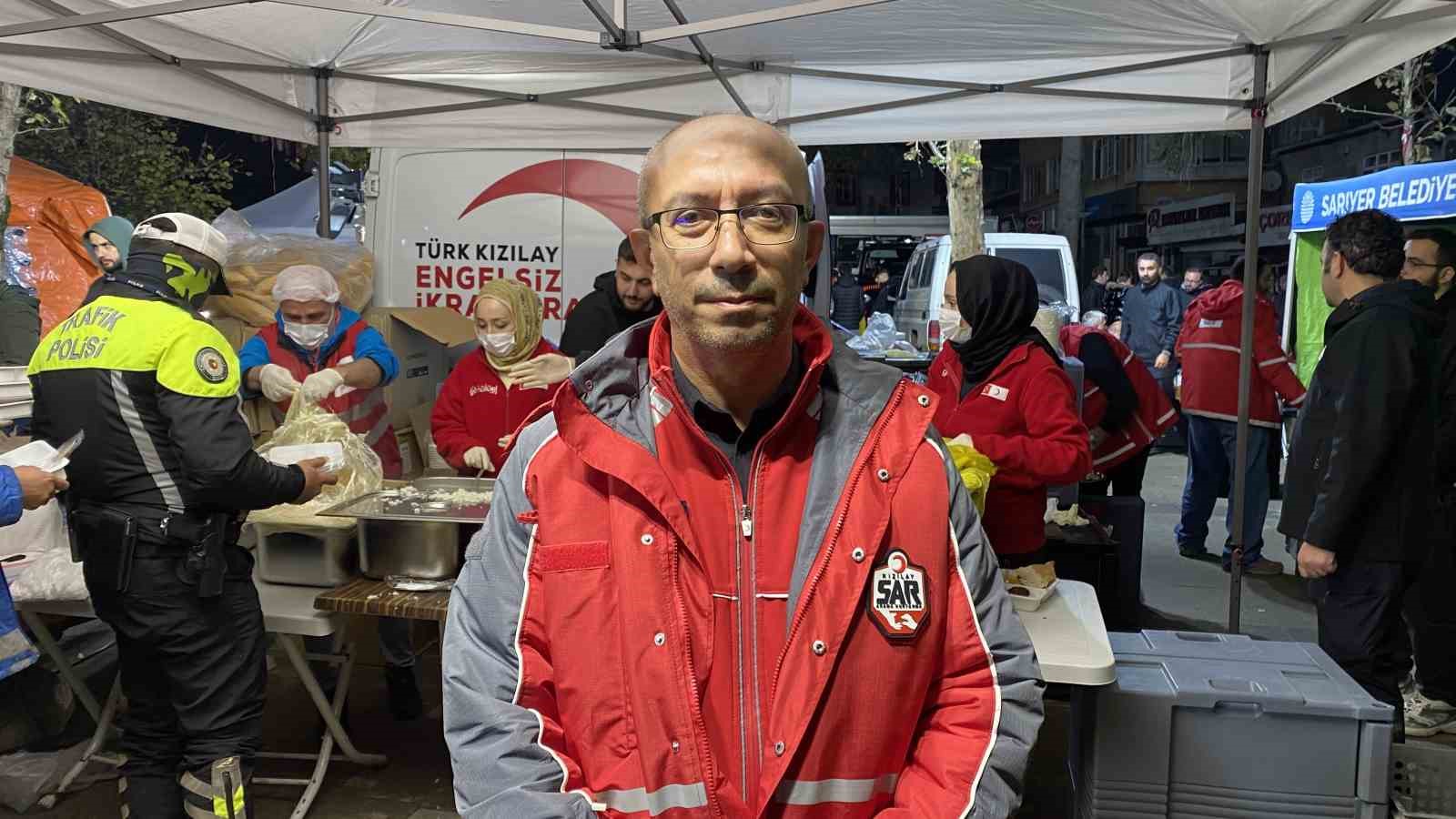 Sel felaketinin yaşandığı Ayazağa’da yemek dağıtımları devam ediyor
