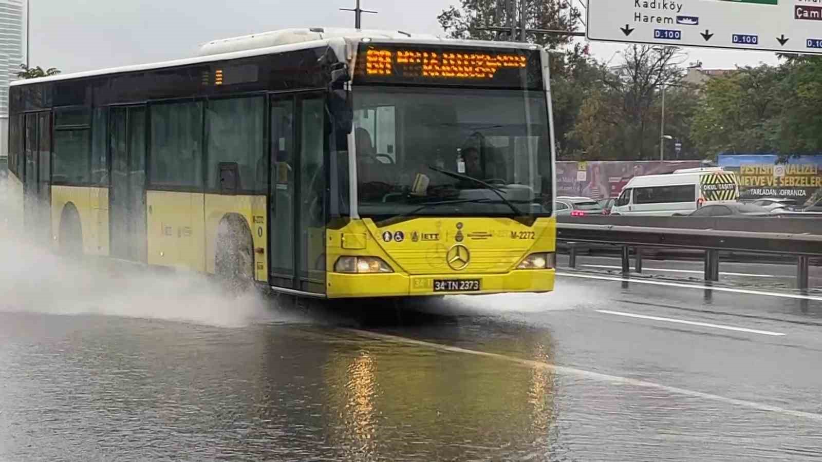 İstanbul’da sağanak yağış etkisini sürdürüyor