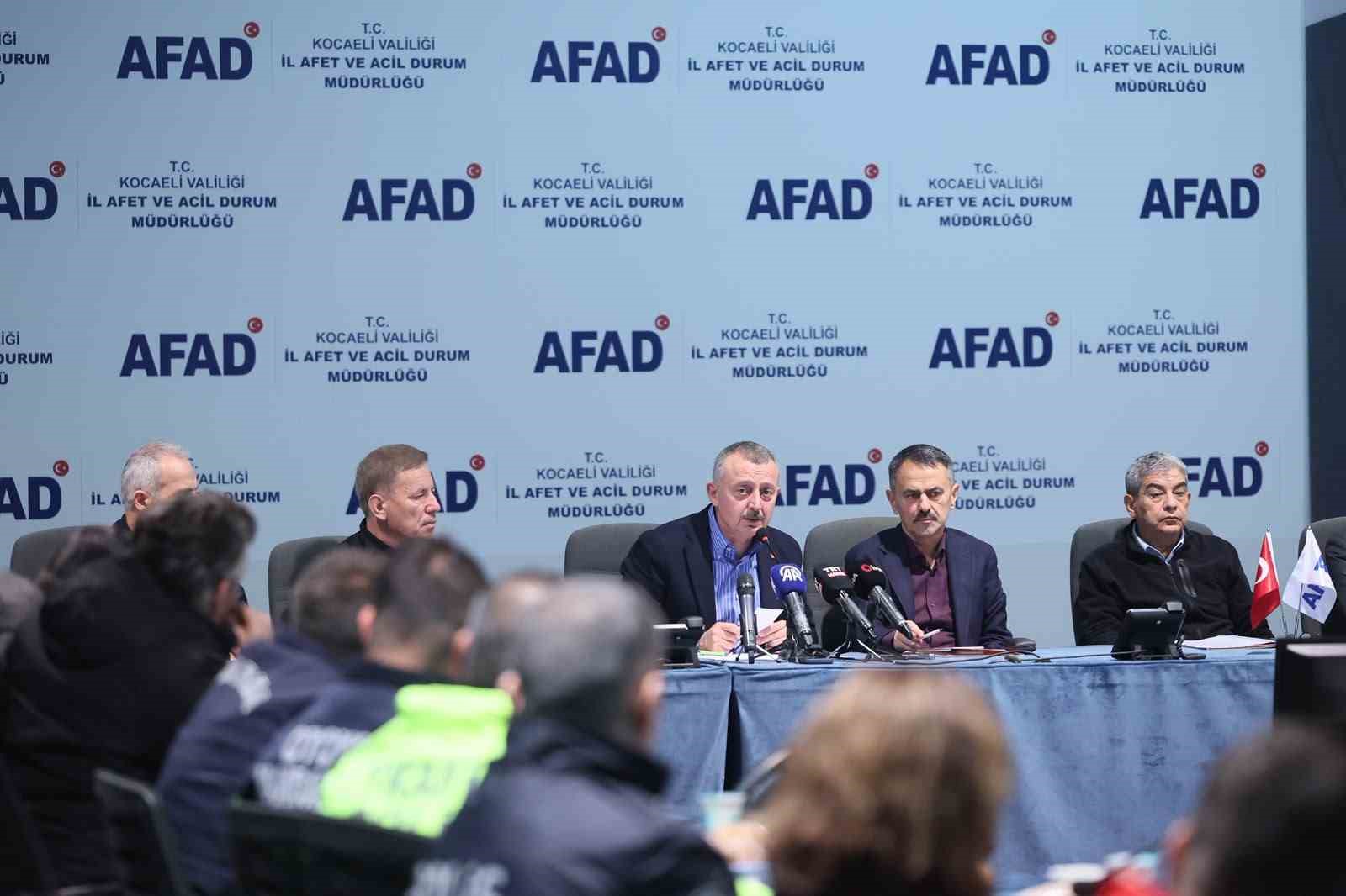 Afetzedelere nakdi destek başladı