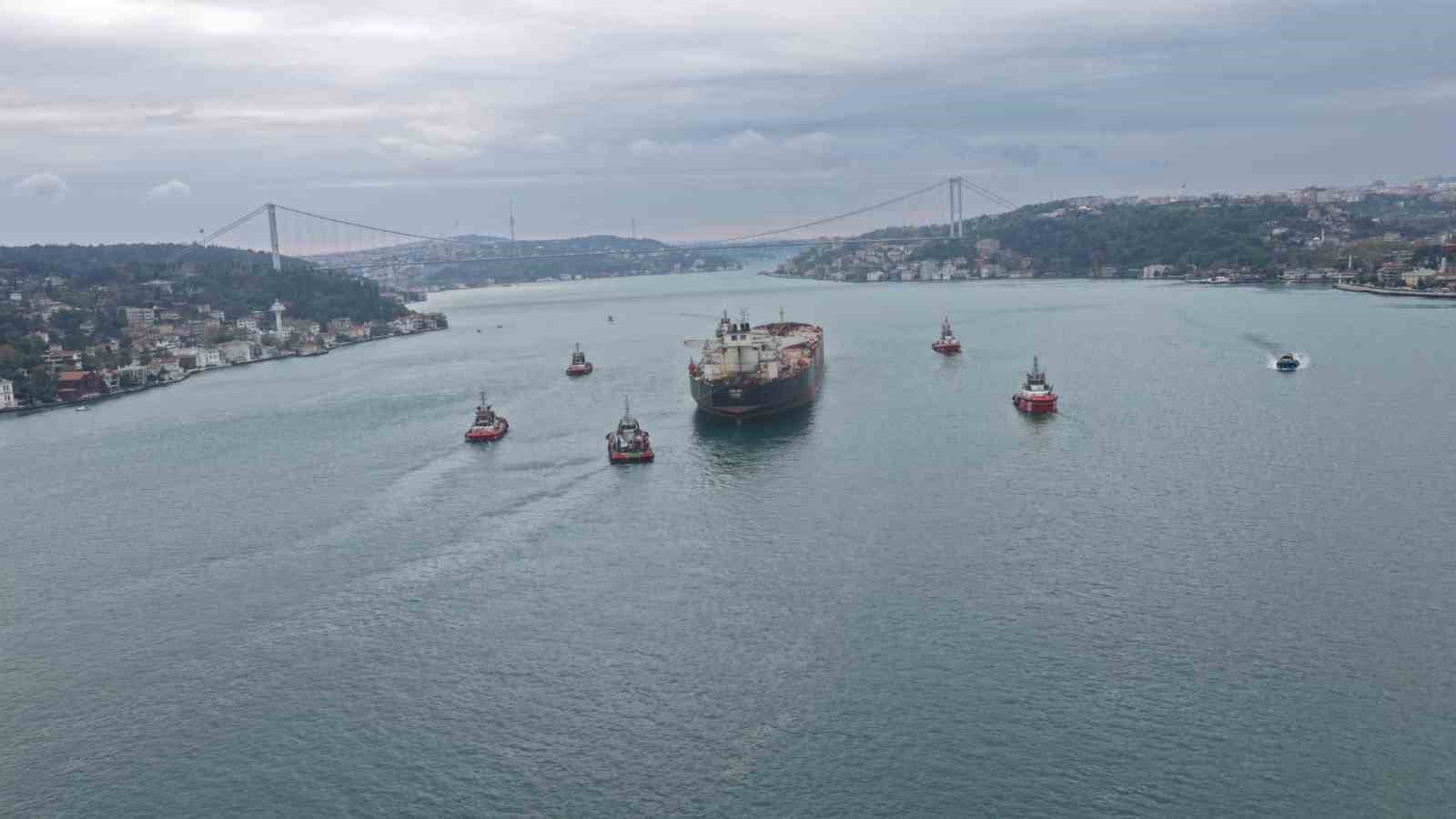 İstanbul Boğazı’nda kritik geçiş: "Nelsa" tankeri nedeniyle gemi trafiği kapatıldı