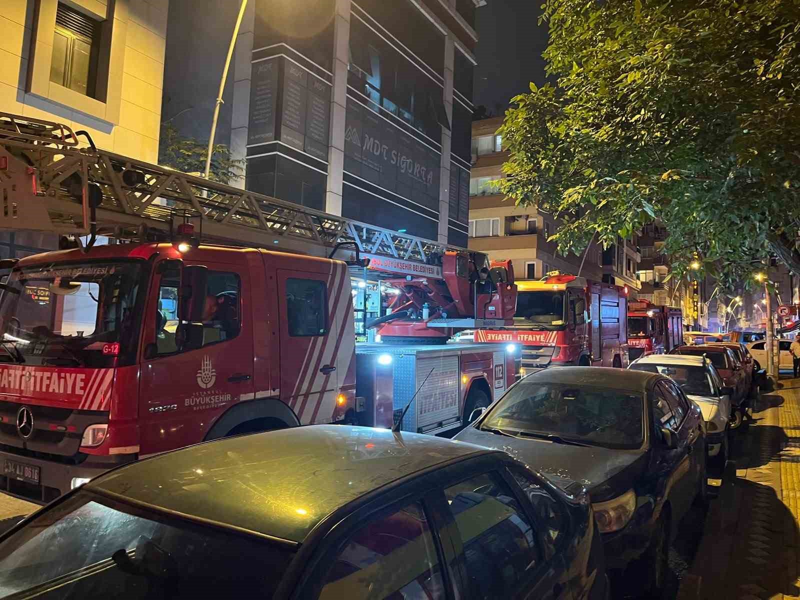 Bahçelievler’de 6 katlı apart otelde yangın
