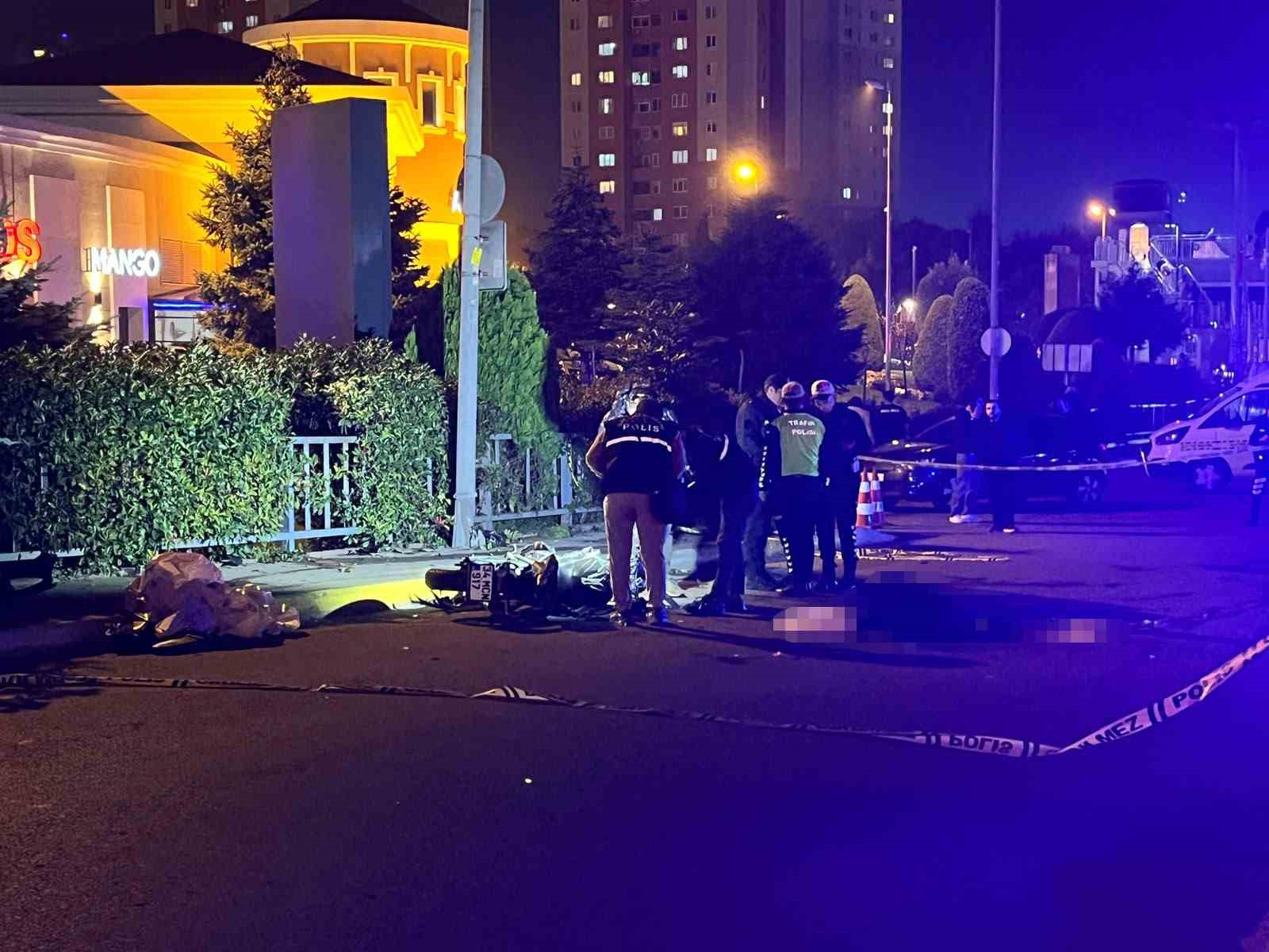 Küçükçekmece’de motosiklet otomobille çarpıştı: 1 ölü, 1 yaralı

