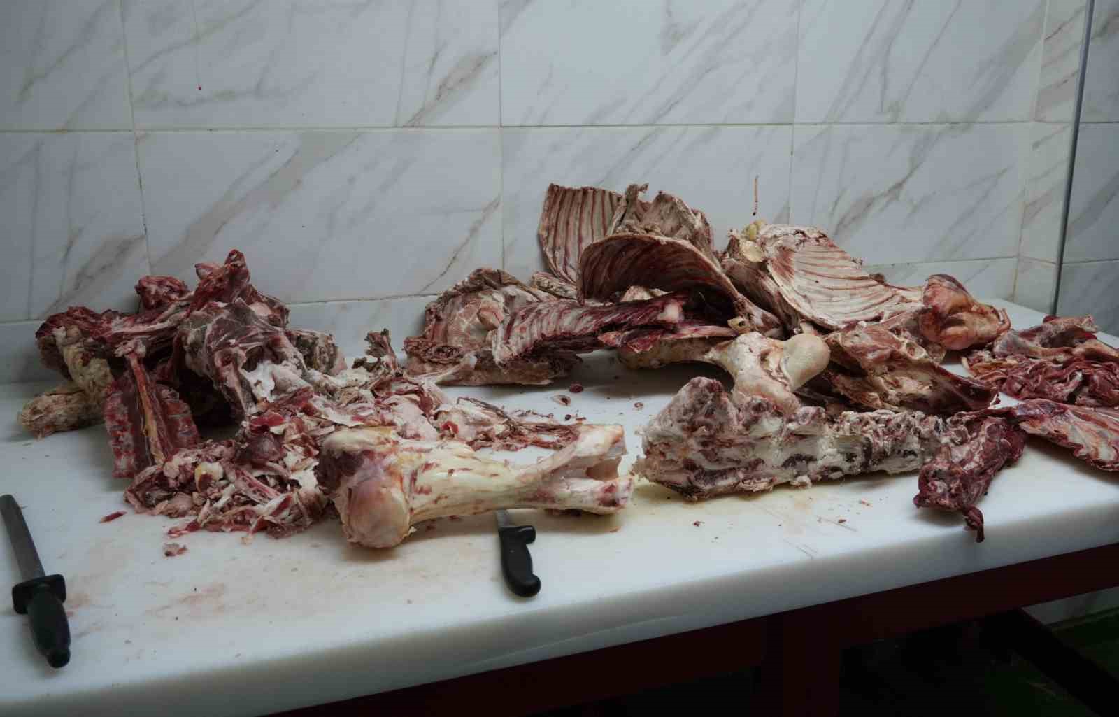 Gaziosmanpaşa’daki denetimlerde 15 ton bozulmuş etin piyasaya sürülmesi engellendi