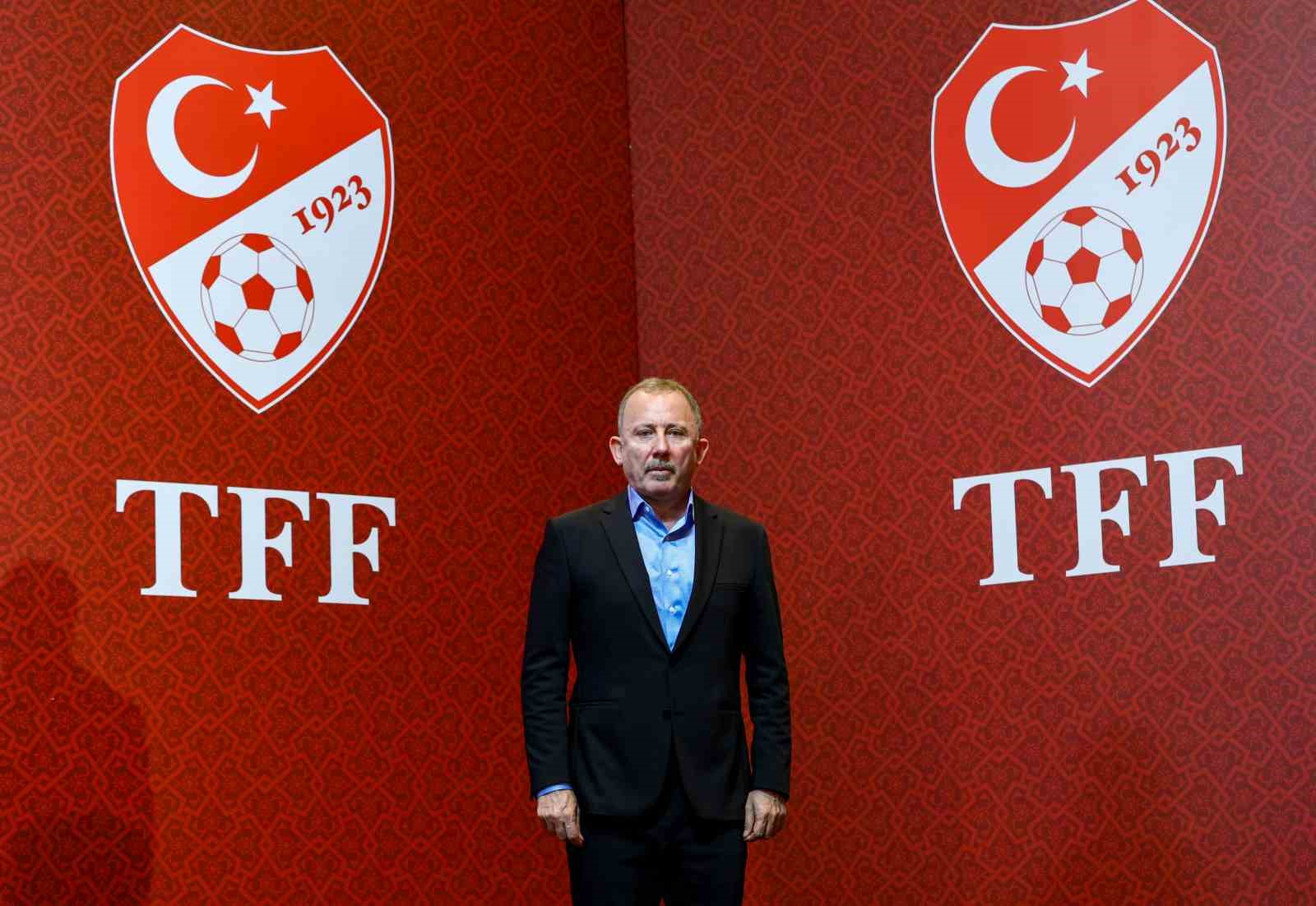 A Milli Futbol Takımı Teknik Direktörü Sergen Yalçın: "Halkımızın milli takımın peşinde tekrar koşmasını sağlayacağız"

