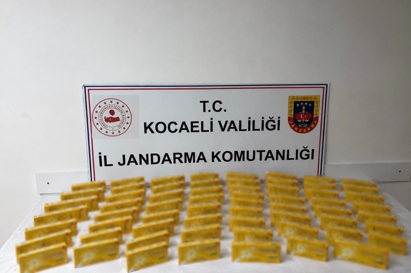 Kocaeli’de 920 bin liralık 2 bin 830 paket kaçak ürün yakalandı