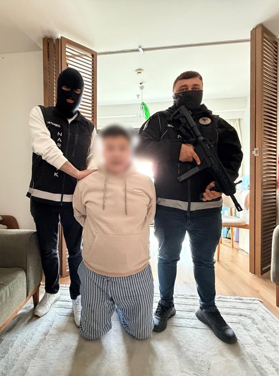 İstanbul’da uluslararası bültenle aranan 2 şüpheli yakalandı